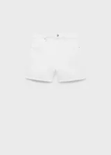 Short de jean blanco de tiro alto, con cierre de cremallera y botón, cinco bolsillos y diseño recto.