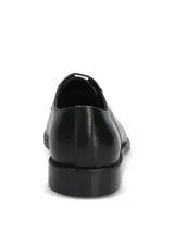 Zapato de vestir formal Hush Puppies modelo Jazz Black, confeccionado en cuero negro con diseño clásico acordonado y costura en la puntera.
