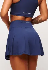 Pollera short deportiva color verde esmeralda, con short interno con bolsillos laterales.