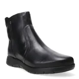 Botas de caña corta Bottero modelo Napoli, confeccionadas en cuero negro con acabado liso. Presentan puntera redonda, suela plana de goma y cierre lateral interno para facilitar su colocación.