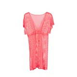Kimono de playa fucsia de tejido calado tipo red, con calce suelto y cordón ajustable en la cintura con borlas decorativas.