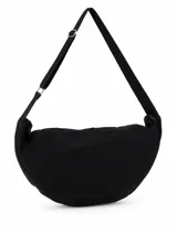Bandolera de diseño curvo tipo media luna, color negro, con correa ajustable y cierre superior.
