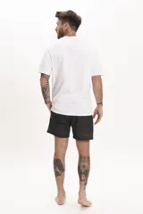 Short de baño con estampado floral en tonos rosados, marrones y grises, con cintura elástica y cordón ajustable blanco.