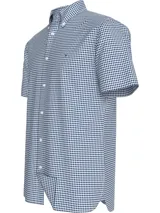 Camisa de manga corta Tommy Hilfiger confeccionada en tejido oxford de algodón, con diseño de cuadros gingham en azul y blanco. Presenta cuello abotonado, cierre frontal con botones y el logo de la marca bordado en el pecho.