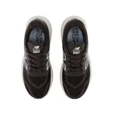 Championes New Balance W880 v15 para mujer, color negro con detalles en blanco.