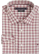 Camisa de hombre Tommy Hilfiger de manga larga, con cuello abotonado, cierre con botones y diseño de cuadros pequeños en tonos rojo y blanco.
