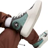 Championes Converse Chuck Taylor Construct de caña alta, con suela de plataforma, capellada dividida en bloques de color gris, blanco y verde agua, y logo circular de la marca en el lateral.