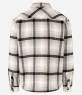 Campera trucker masculina de terciopelo a cuadros en tonos beige, blanco y negro, con cuello inglés, cierre abotonado, bolsillos cargo y forro interno de sherpa.