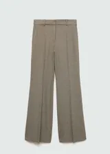 Pantalón de vestir estilo flare con diseño de tiro medio y corte acampanado. Cuenta con trabillas en la cintura, cierre oculto de botón, gancho y cremallera, dos bolsillos laterales y dos bolsillos de ribete en la parte posterior.