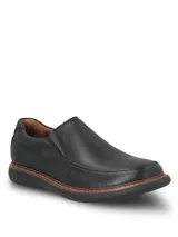 Zapato tipo mocasín Hush Puppies modelo Oregon, confeccionado en cuero negro con textura granulada. Presenta un diseño slip-on con elásticos laterales, costuras reforzadas y una suela de goma EVA que proporciona flexibilidad y aislamiento térmico.