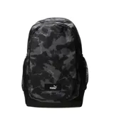 Mochila Puma modelo Academy Aop con estampado camuflado en tonos negro y gris. Cuenta con compartimento principal con cierre, bolsillo frontal con logo de la marca y bolsillos laterales de malla.