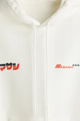 Canguro de algodón color blanco con capucha ajustable, bolsillo frontal tipo canguro y estampado gráfico en el pecho con texto en japonés y la leyenda Masashi 4x4.