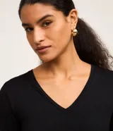 Blusa básica de manga corta y escote en V, color verde lima pálido.