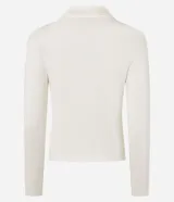 Blusa de manga larga confeccionada en tejido rib de algodón con cuello polo y escote en V. Presenta un diseño ajustado al cuerpo y acabado liso.