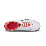 Championes de fútbol Nike Tiempo Legend 10 Pro para césped sintético, color blanco con detalles en rojo y negro. Presentan el logo de la marca en el lateral y suela con tapones diseñados para tracción en superficies artificiales.
