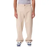 Pantalon recto de lona color beige, con diseño de paneles frontales y cierre de botón.