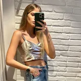 Top tipo corset corto color dorado metalizado, con breteles finos regulables y detalle de etiqueta con logo en el lateral.