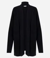 Cardigan de punto color marrón, de corte largo y holgado, con cuello tipo chal, mangas largas y bolsillos delanteros funcionales.