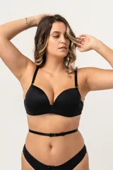 Soutien negro con aro y copa, confeccionado con tela que contiene fibra LYCRA®. Breteles regulables para espalda baja, o espalda descubierta.