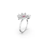 Anillo plateado con forma de flor, adornado con piedras brillantes transparentes y una piedra rosa en el centro.