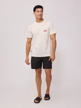 Remera color crema de manga corta con cuello redondo y bolsillo en el pecho con logo estampado de Rusty Shop Surf Services.