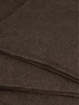 Bufanda de punto color beige, de estilo clásico y versátil.