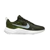 Championes Nike Downshifter 12 color verde militar con logo plateado.