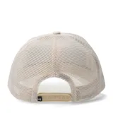 Gorro tipo trucker de color negro, confeccionado en tela de corderoy con paneles traseros de malla. Presenta un logo bordado en relieve en el panel frontal.