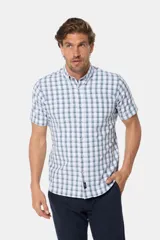 Camisa sport de manga corta a cuadros en tonos suaves de verde y azul sobre fondo blanco, con cuello camisero y cierre frontal de botones.