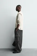 Camiseta sin mangas tipo tank con corte boxy fit, confeccionada en tejido técnico de algodón con elasticidad, cuello redondo y sisas amplias.