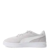Championes Puma Court Lally SD de gamuza gris con detalles en blanco, cordones planos y suela de goma blanca.
