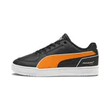 Championes urbanos Puma Caven III edición especial McLaren Racing, color negro con detalles en naranja y suela blanca. Presentan el logo de la marca en el lateral y el emblema de McLaren Racing en el talón.