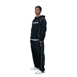 Pantalon de jogging negro con diseño de piping blanco a los costados, corte holgado y cintura elastizada con cordón de ajuste.