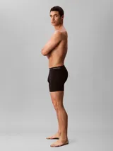 Pack de tres bóxers Calvin Klein tipo brief de color negro, confeccionados en mezcla de algodón y elastano con cintura elástica distintiva y bolsa de contorno.