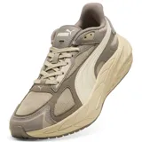 Championes de running y training Puma Hypnotic LS 2, color beige y arena, con diseño robusto y entresuela gruesa de gran amortiguación.