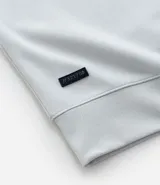 Buzo deportivo color verde claro, de manga larga y cuello redondo. Confeccionado en tejido de poliéster, viscosa y elastano.