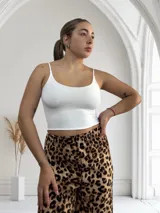 Musculosa de lycra con tirantes finos.