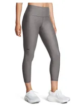 Calza deportiva Under Armour de color gris melange, con diseño ajustado de tiro alto, largo por encima del tobillo y bolsillos laterales. Incorpora la tecnología HeatGear para mayor comodidad y absorción del sudor.