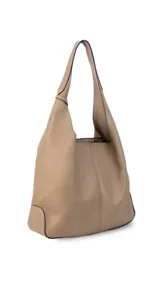 Cartera tipo hobo de cuero sintético color tostado, con diseño de hombro, costuras verticales decorativas y monedero pequeño extraíble a tono.