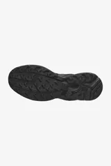 Championes Salomon modelo XT-Whisper, color negro, con diseño técnico de trail running, confeccionados en malla transpirable y refuerzos sintéticos, con sistema de cordones rápidos y suela con relieve para mayor tracción.