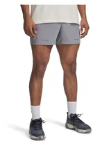 Short deportivo gris de Under Armour, modelo Project Rock Ultimate, confeccionado en tejido elástico con paneles de malla transpirable y bolsillos laterales.