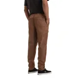 Pantalón jogger cargo de gabardina Quiksilver en color marrón claro, con cintura elástica con cordón ajustable y bolsillos laterales.