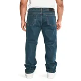 Pantalón de jean corte recto, color azul oscuro, con cinco bolsillos y cierre frontal con botón y cremallera.