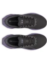 Championes Under Armour W Ascend, color negro con suela y detalles en lila. Confeccionados con malla ligera y transpirable, entresuela Charged+ Cushioning® para amortiguación y suela exterior de goma resistente.