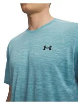 Remera deportiva Under Armour UA Tech Vent SS de color celeste melange, de manga corta y cuello redondo, con pequeño logo de la marca en el pecho.
