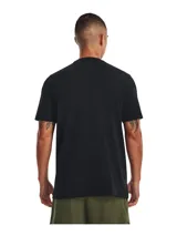 Remera deportiva de manga corta Under Armour, confeccionada en tejido de punto suave con tecnología UA RUSH™ que refleja la energía corporal. Presenta un diseño prácticamente sin costuras para evitar rozaduras, con zonas de malla estratégicamente ubicadas para mayor transpirabilidad y logotipos iridiscentes.