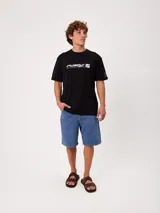 Remera holgada negra de algodón con estampa frontal y en la manga de la marca Rusty.