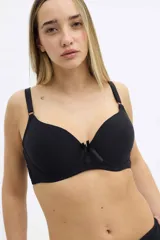 Soutien armado azul con aro, copas preformadas y breteles regulables.