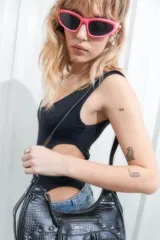 Lentes de sol pantalla color rosa con filtro de protección UV 400.