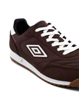 Championes Umbro Omni de hombre, color negro con detalles en rojo, entresuela blanca y suela de goma marrón.